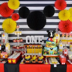 Idéia de decoração chevron para festa do Mickey