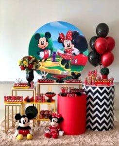 Idéia de decoração chevron para festa do Mickey e Minnie